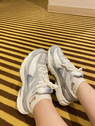 продаю связи с переездом: Кроссовки, 38, Nike, Б/у, цвет - Голубой, Бесплатная доставка
