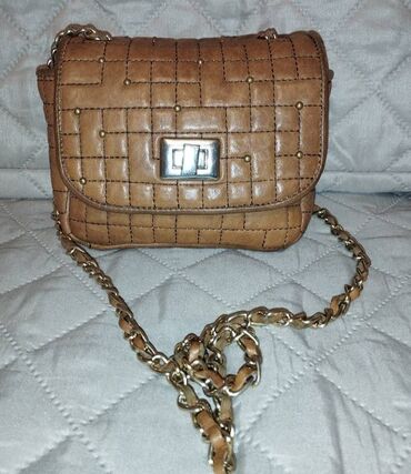 Torbe: Massimo Dutti kožna torbica Prelepa Massimo Dutti torbica, izrađena od — 1