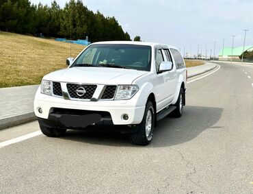 nissan patfinder: Nissan Navara: 2.5 l | 2013 il Pikap