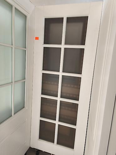 Ağ rəngli şüşəli qapı - Klassik dizayn: 10 bölməli şüşə panel