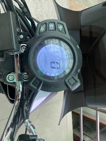 шина в рассрочку: Макси скутер 150 куб. см, Бензин