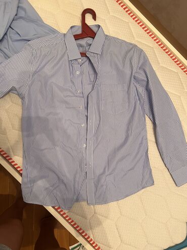 Köynəklər: Bezileri yenidir. 2si cemi 1 defe geyinilib. Hamisi 42 olchu. Hamsi — 3