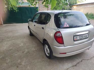 Toyota: Toyota Дуэт: 1998 г., 1 л, Автомат, Бензин, Хэтчбэк