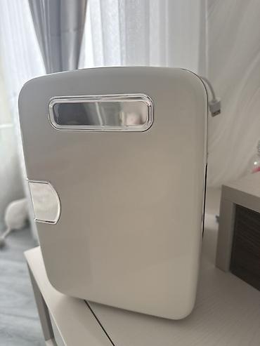 mini vitrin soyuducu: Portativ mini soyuducu/isitmə cihazı - Rəng: ağ, parlaq korpus, oval — 1