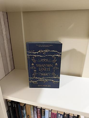 gozel kitab sekilleri: Məhsul: Kitab – “Yıldızların Laneti” Müəllif: Sena Nur Işık Dil: Türk — 1