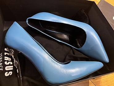 Tuflilər: Original Versace Versus. 650 manata alınıb. Mavi dəri metal dekorlu — 3