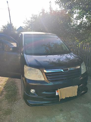 Toyota: Toyota Noah: 2003 г., 2 л, Бензин, Минивэн — 3
