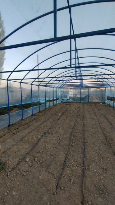 Теплицы: Прочный каркас для теплицы из металла. Конструкция состоит из арок — 20
