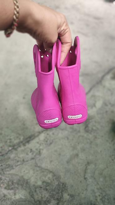 Детская обувь: Детские резиновые сапоги Crocs Handle It Rain Boot, цвет ярко‑розовый — 4