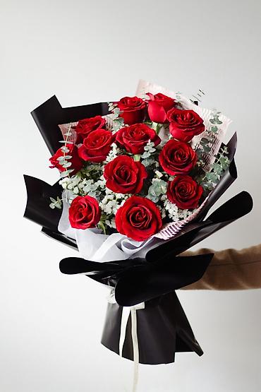 Praznična dekoracija: Satenske bukete ruža – idealni za Dan zaljubljenih i posebne prilike — 5