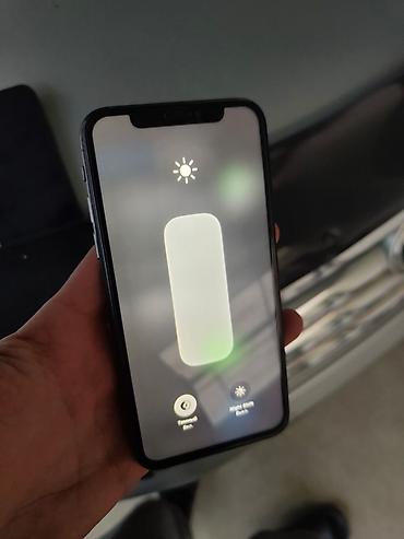 Apple iPhone: IPhone Xs — 13