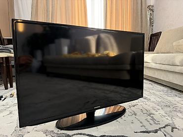 aoc 32: Телевизор Samsung, диагональ около 32–37". Плоская панель, тонкая — 2