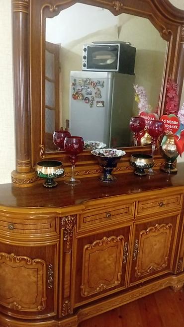 mdf panel: Klassik üslubda mebel dəsti TƏCİLİ SATILIR 1) Vitrin-bufet: - Şüşəli — 2
