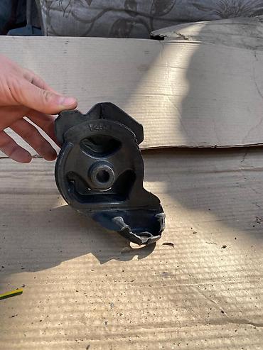 Другие детали для мотора: Крышка трамблёра и опора/подушка двигателя (комплект авто-запчасте at lalafo.kg — 1 Другие детали для мотора: Крышка трамблёра и опора/подушка двигателя (комплект авто-запчасте — 1