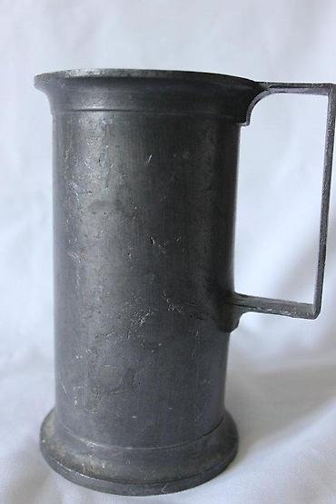 Staro posuđe i escajg: STARA MASIVNA KRIGLA SA ŽIGOM | Stara masivna livena krigla sa žigom — 4