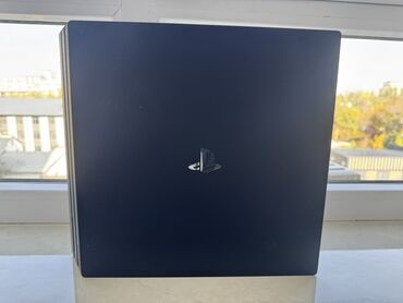дистанционное управление: Игровая приставка Sony PlayStation 4 Pro (PS4 Pro), цвет черный. В