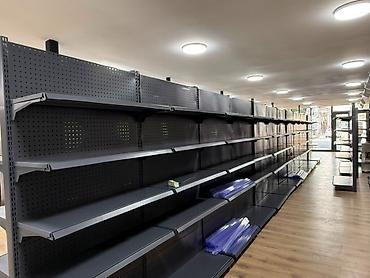 Торговое оборудование: Продаём стеллажи новые цвет антрацит есть 12 комплектов двусторонние — 3