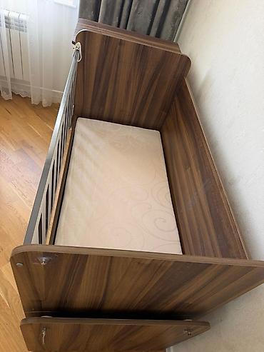 Beşiklər: Uşaq beşiyi – “WOODPECKER” model Uşaq beşiyi satılır. 1 il istifadə — 1