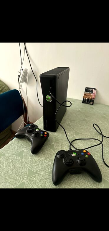 xbox 360 xbox one: Xbox 360 Slim Proşivkalıdır(Yaddaşına Oyun Yazmaq Olur)Heç Bir