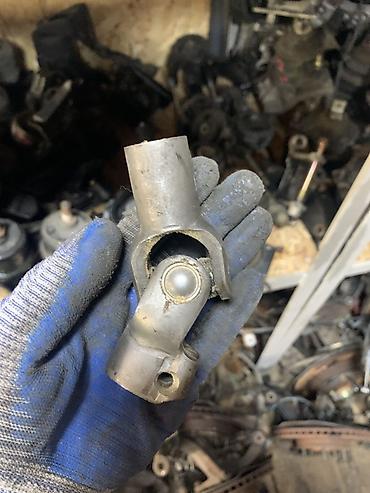 Steering Joints and Intermediate Shafts: Карданный шарнир рулевого вала (нижняя крестовина/шарнир — 1