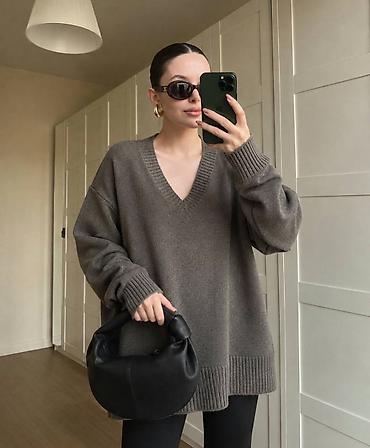 iqos replacement: Džemper opušten kroj,duži oversize fit sa spuštenim ramenima. - Izrez — 3