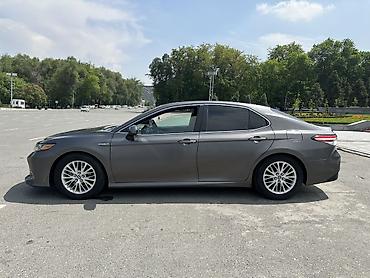 jac s7: Toyota Camry: 2018 г., 2.5 л, Вариатор, Гибрид, Седан — 4