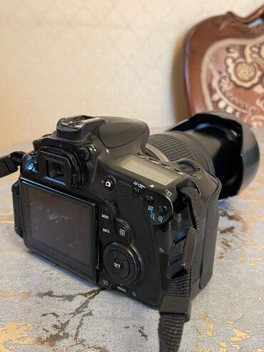 canon 550d: Canon 60d Abyekdiv 18 200 Adabdur baterekada verilir qiymet 500 Azn