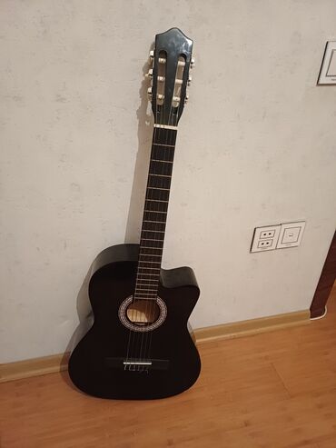 Velosiped ehtiyyat hissələri: Gitara,islenmis,akustik,6 sim,canta