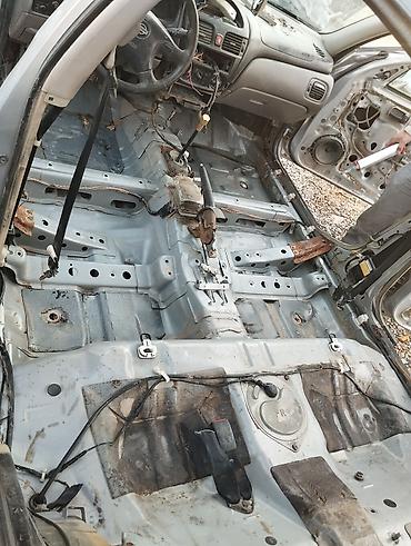 Унаа сатуу: Nissan Almera: 2001 г., 1.8 л, Кол менен иштөөчү, Хетчбек — 7