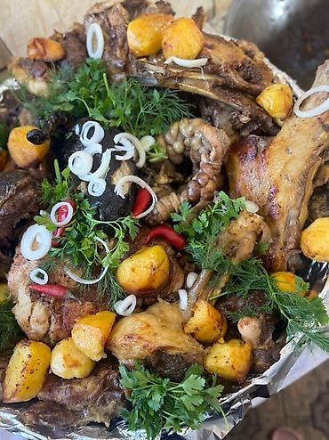 Баранина: Готовим Таш кордо на заказ.Блюдо украшено свежей зеленью, кольцами — 4