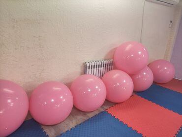 затычки для ушей для плавания: Мячи для фитнеса розового цвета, подходящие для различных упражнений