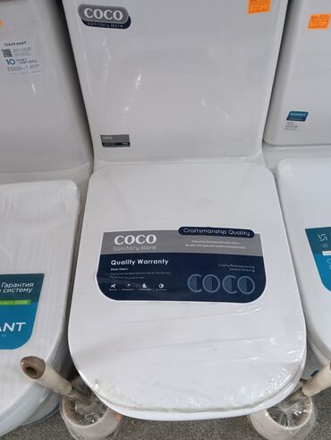 дом для кур: Белый унитаз-компакт от COCO Sanitary Ware с бачком и сиденьем