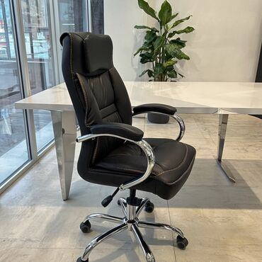 Ofis və oyun kresloları: Yeni, Təkərli, Qolları tənzimlənir, Dəri — 26