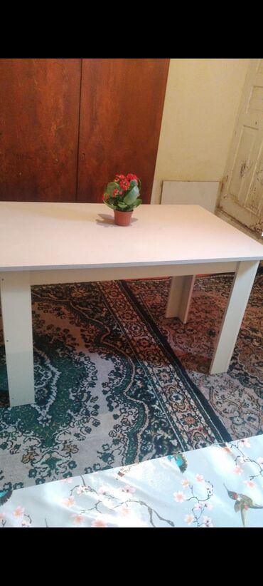 Masalar: Qonaq masası, Yeni, Açılmayan, Dördbucaq masa, Azərbaycan