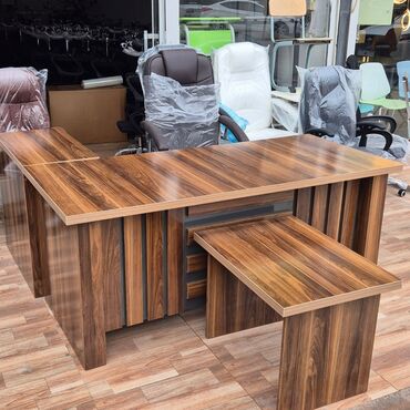 Ofis masaları: Yeni, Müdir üçün, Dördbucaq masa — 2