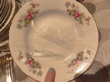 Digər dəstlər və servizlər: Kim hansi birini istese yaza biler qiymet baresinde daniwilar — 2