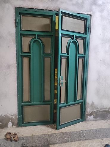 İkiyarpaq dəmir giriş qapısı - Material: qalın metal karkas, içi şüşə