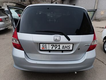 Honda: Honda Fit: 2006 г., 1.3 л, Автомат, Бензин, Хэтчбэк at lalafo.kg — 3 Honda: Honda Fit: 2006 г., 1.3 л, Автомат, Бензин, Хэтчбэк — 3