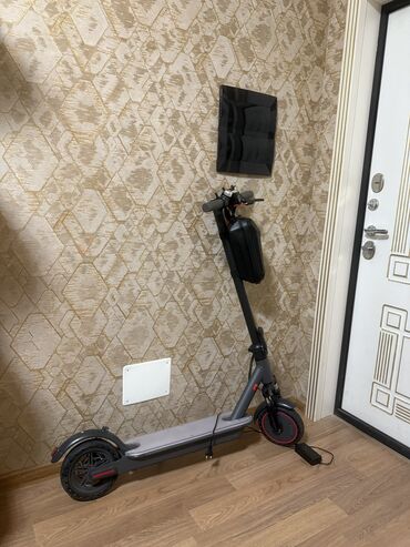variator sürətlər qutusu: Ustunde canta telefon tutacaqi verilecek . 3 suretden ibaretdir