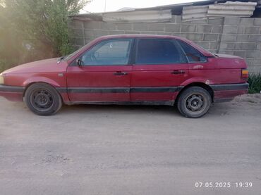 Volkswagen: Volkswagen Passat: 1989 г., 1.8 л, Механика, Бензин, Седан