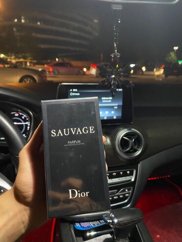 kisilr uecuen qara futbolkalar: Dior Sauvage arjinal 100 ml satilir hediyyedi real alicilar narahat