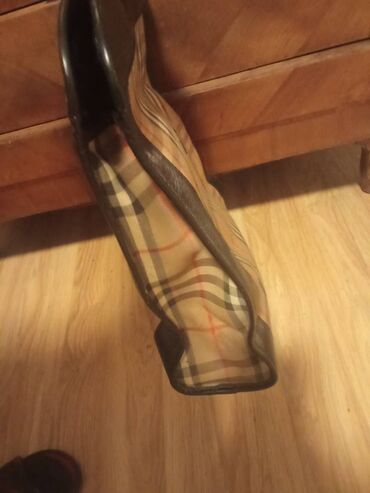 Torbe: Dve originalne Burberry torbe . Iz osamdesetih godina . Bile su u — 6