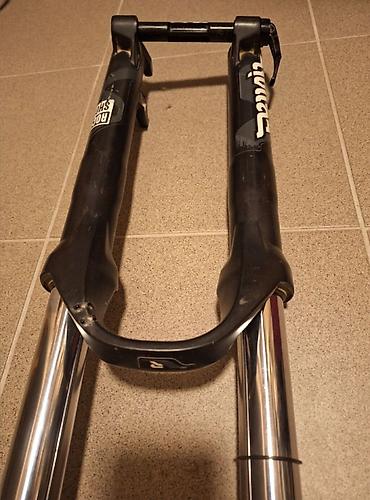 велик тринкс: Вилка RockShox domein - Диаметр колес: 26" - Ход: 175 мм обмен есть — 1