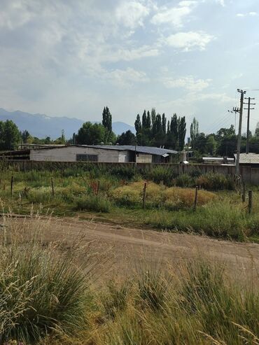 Другая коммерческая недвижимость: Продаётся земельный участок 30 соток. На территории имеется здания 500 — 14