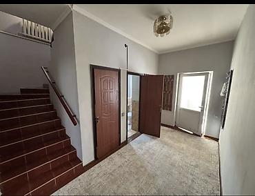 Долгосрочная аренда домов: 200 м², 5 комнат — 3