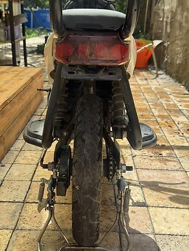 Электровелосипеды: Электрический скутер (городской e-bike) с двумя сиденьями и корзиной — 3
