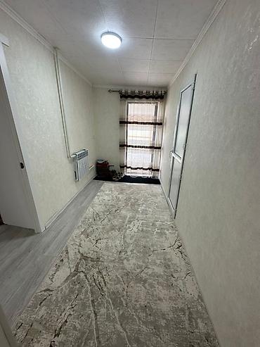 Продажа коттеджей и домов: Маевкадан 4 болмолуу үй сатылат, абалы жакшы сүрөттөгүдөй, удобства — 17