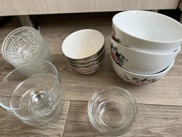 набор эмалированной посуды: Баары 200 сом Набор кухонной посуды и стекла. Состав: - 3 глубокие