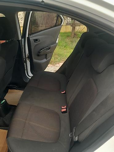 kia servis ehtiyat hisseleri: Chevrolet Aveo sedan – ağ rəng - Kuzov: 4 qapılı sedan, ağ rəng, qara — 5