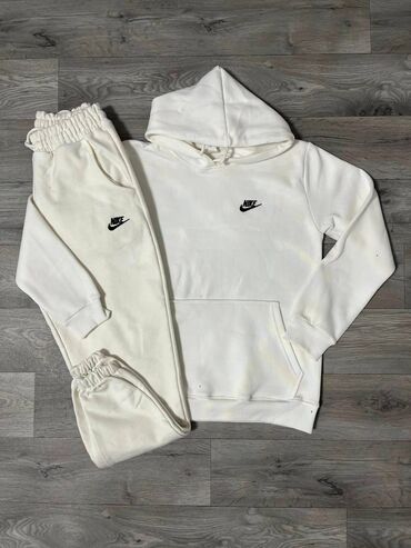 Trenerke: Muški deblji komplet trenerke S,M,L,XL,XXL veličine za 4500 din
pb — 5